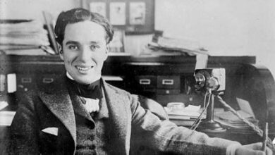 شارلي شابلن الممثل العظيم الذي أضحك العالم ومات حزينا | القصة الحزينة