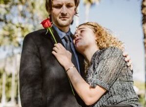 أفضل 10 نصائح للتخلص من التعلق | وما هي أسبابه وأثاره وأنواعه ؟